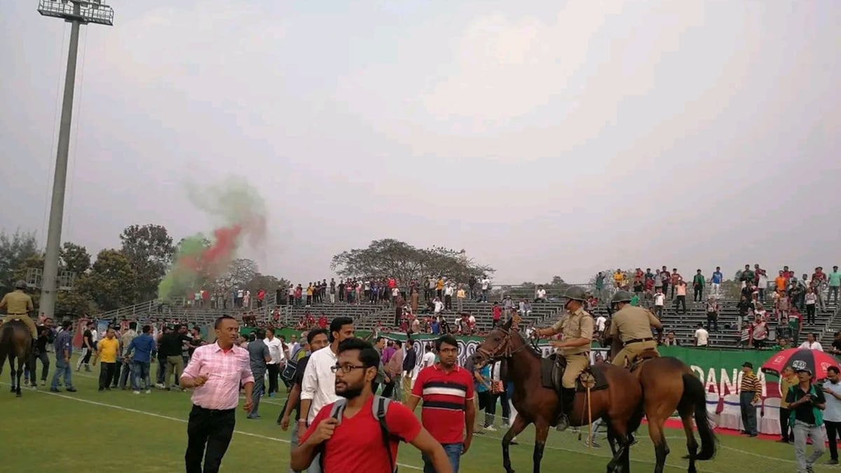 Horse-mounted Police Stops East Bengal-Mohun Bagan's First Hockey Derby in 22 Years