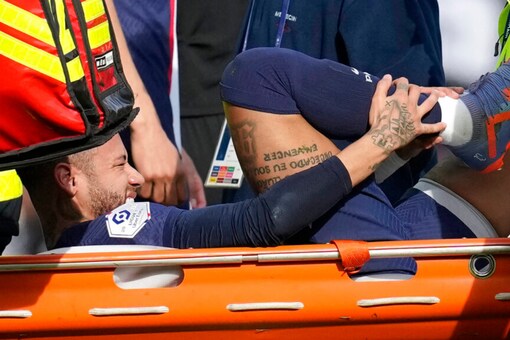 Neymar left the field in tears (AP)