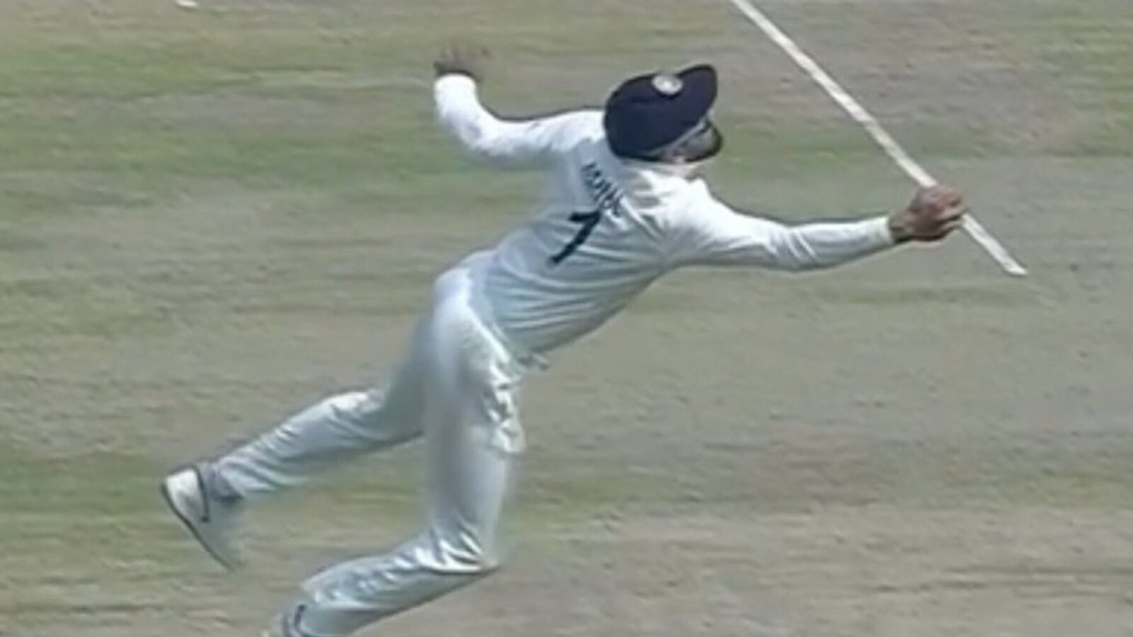 KL Rahul Takes Stunning Catch to Remove Usman Khawaja for Ravindra Jadeja’s 250th Test Wicket
