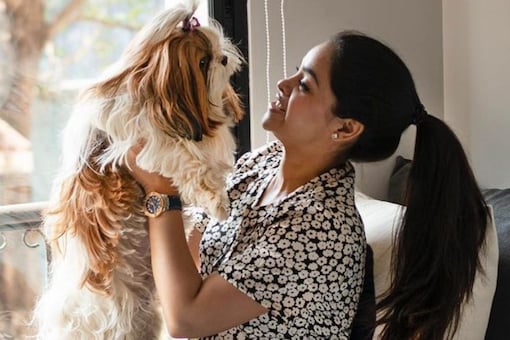 Sumona Chakravarti's dog passes away. 