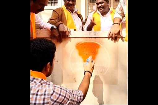 Bengaluru MP Tejasvi Surya Accused of 'Defacing' Public Property by Painting  Party Logo on City Walls; BBMP Assures Action