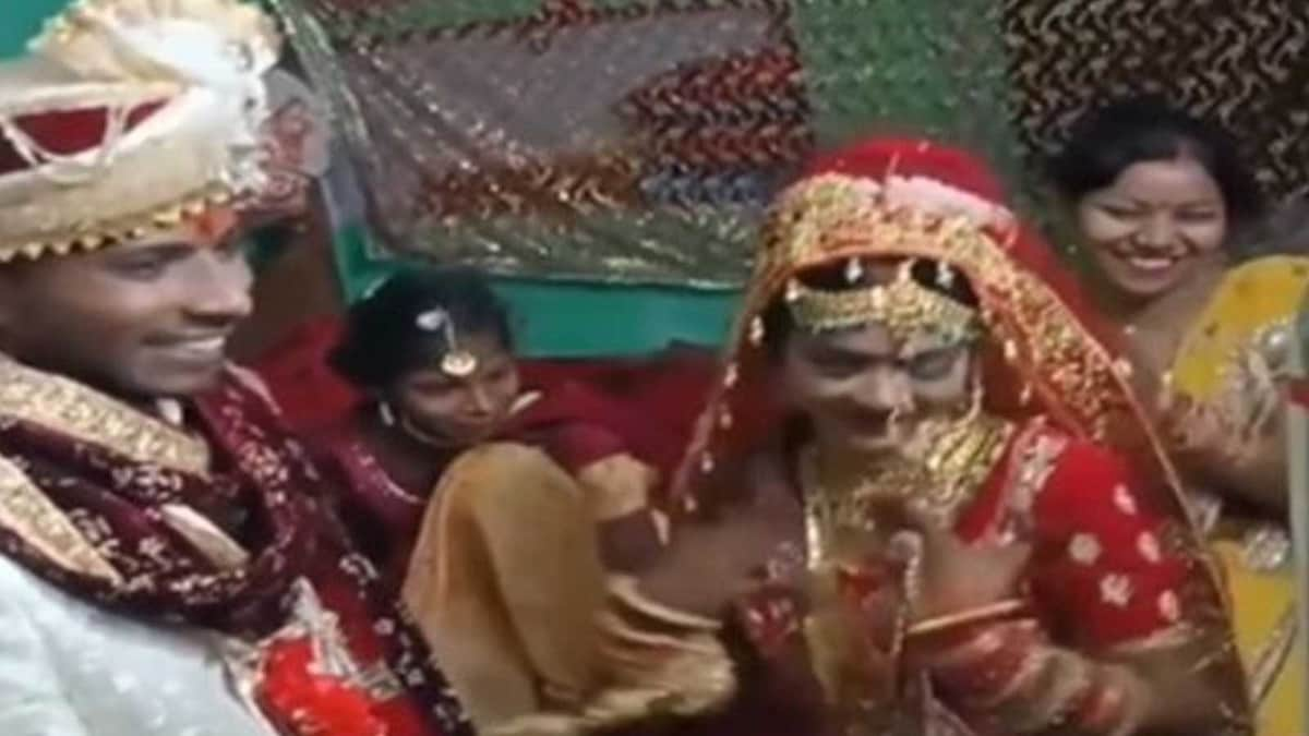 Bride's Dance To Bhojpuri Song Le Le Aayi Coca-Cola Takes Internet By Storm