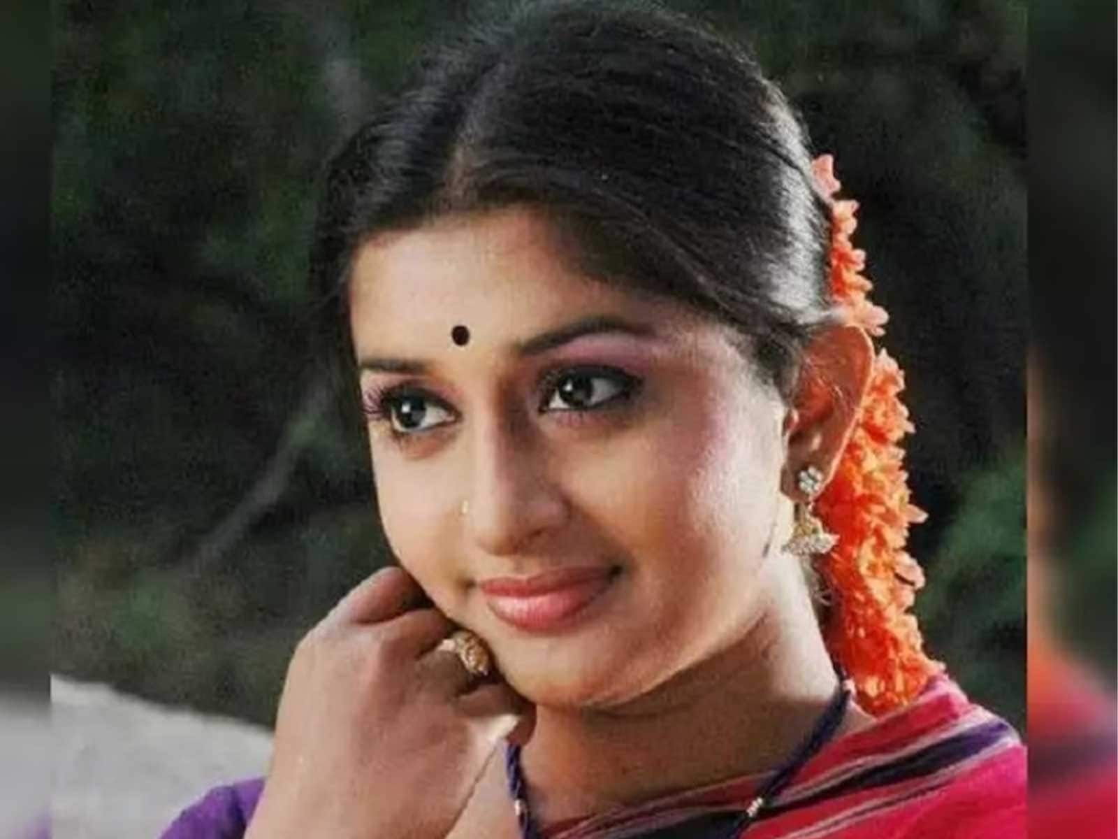 Birthday Special: A Look Into South Actress Meera Jasmine's Two-Decade-Long  Career