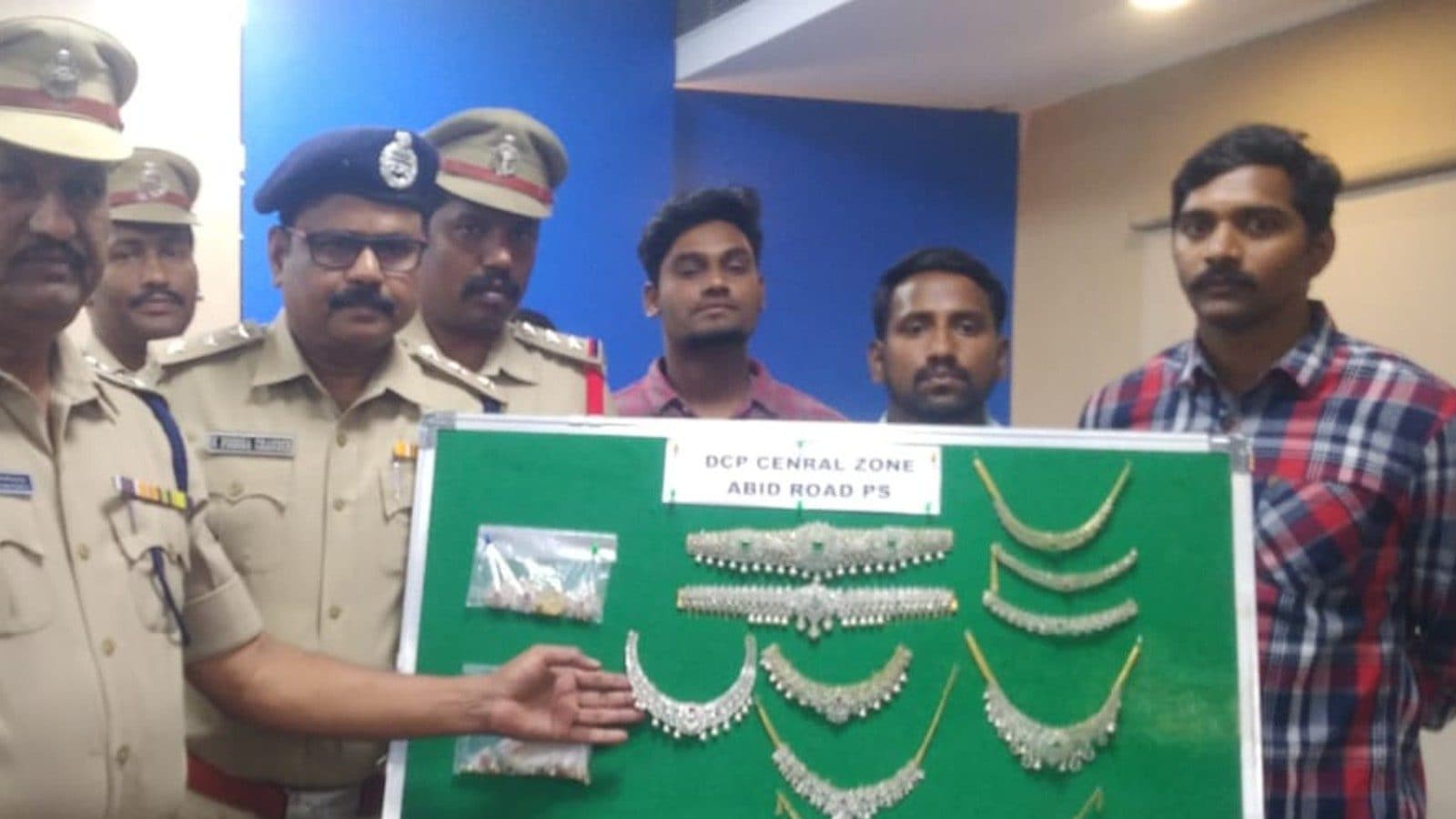 4 From Bengal Arrested For Robbing Gold, Diamond Jewellery Worth Rs 1 ...