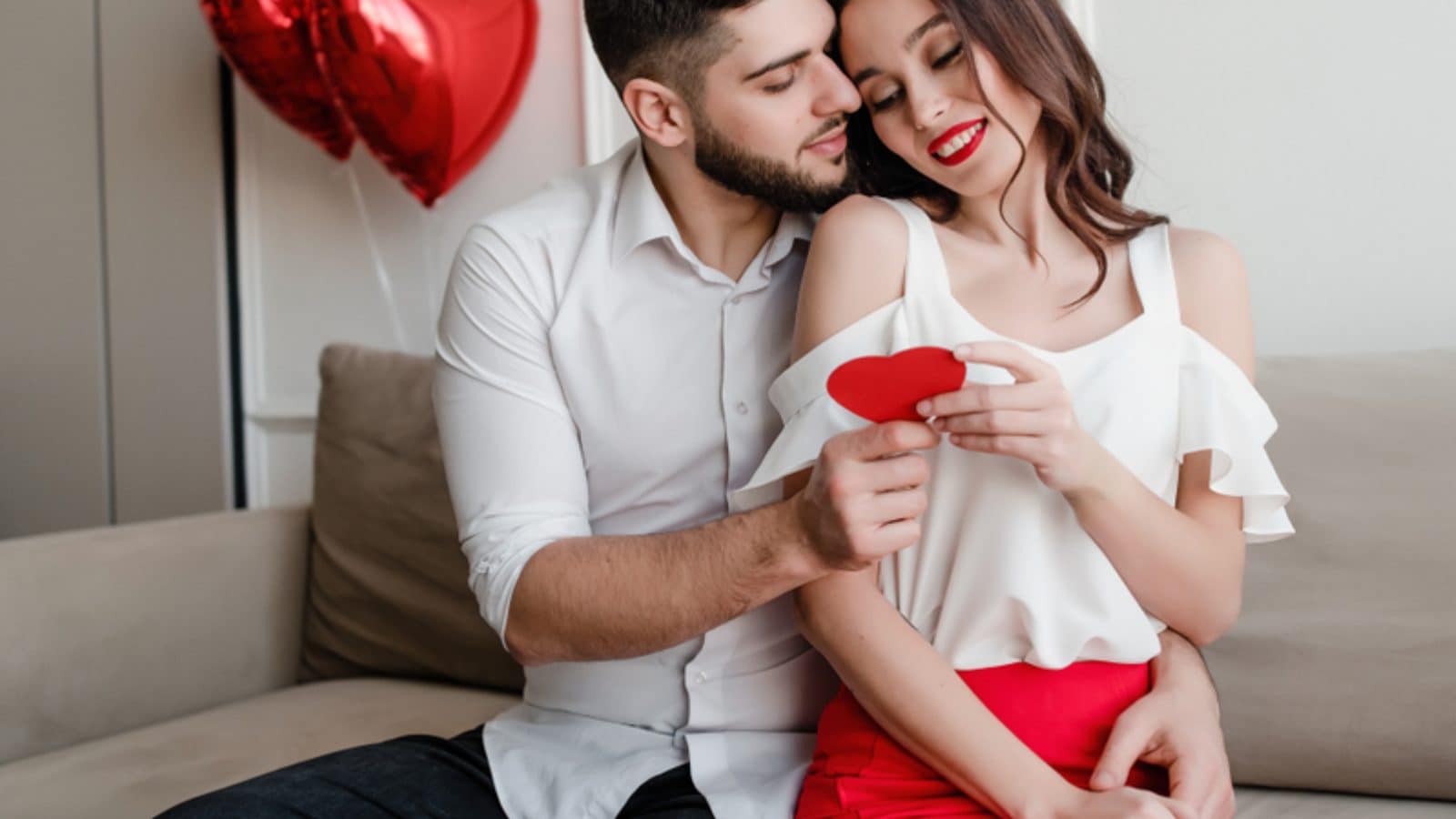 Valentine's Day 2022 Gifts: इस वैलेंटाइन डे पर अपने मेल पार्टनर को दें ये  खास गिफ्ट्स, यादगार बनेगी आपकी शाम - valentines day 2022 give these special  gifts to your male partner