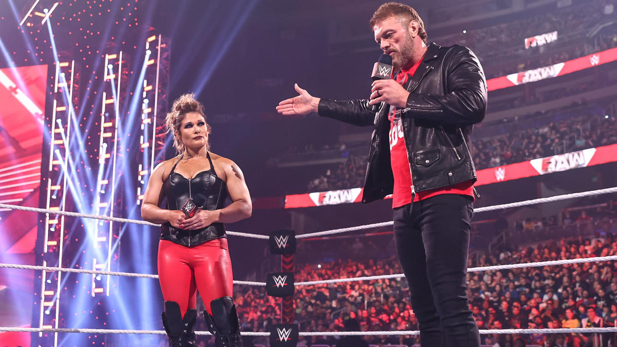 WWE Raw results, grades: Lita returns to help Becky Lynch beat Bayley