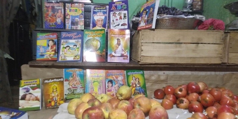 This Tamil Nadu Fruit Vendor Has Been Gifting Books To Customers For A   1 6 1 