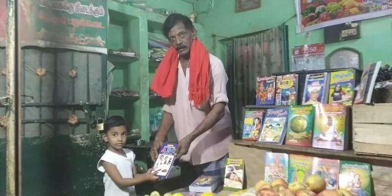 This Tamil Nadu Fruit Vendor Has Been Gifting Books To Customers For A   4 2 1 