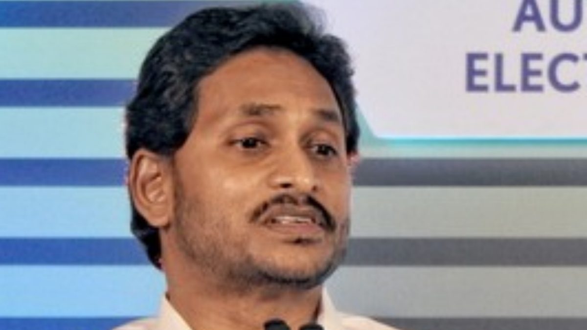 आंध्र के मुख्यमंत्री ने छात्रों की शिक्षा शुल्क प्रतिपूर्ति के लिए 699 करोड़ रुपये का भुगतान किया
