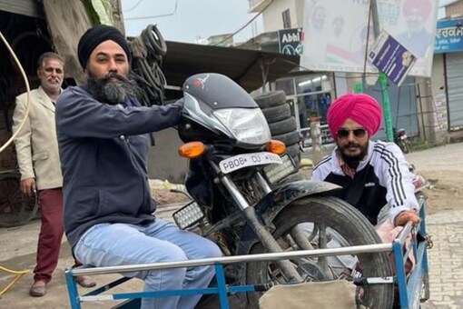 A picture of Amritpal Singh (right) and his associate Papalpreet Singh doing rounds on social media. Despite a high alert and vigil on the India-Nepal border, Singh managed to escape from the country and the agencies believe the ISI has orchestrated it. (Photo: News18)