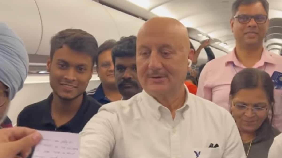 Anupam Kher Thanked IndiGO Crew Members For Giving Him A Warm Welcome
