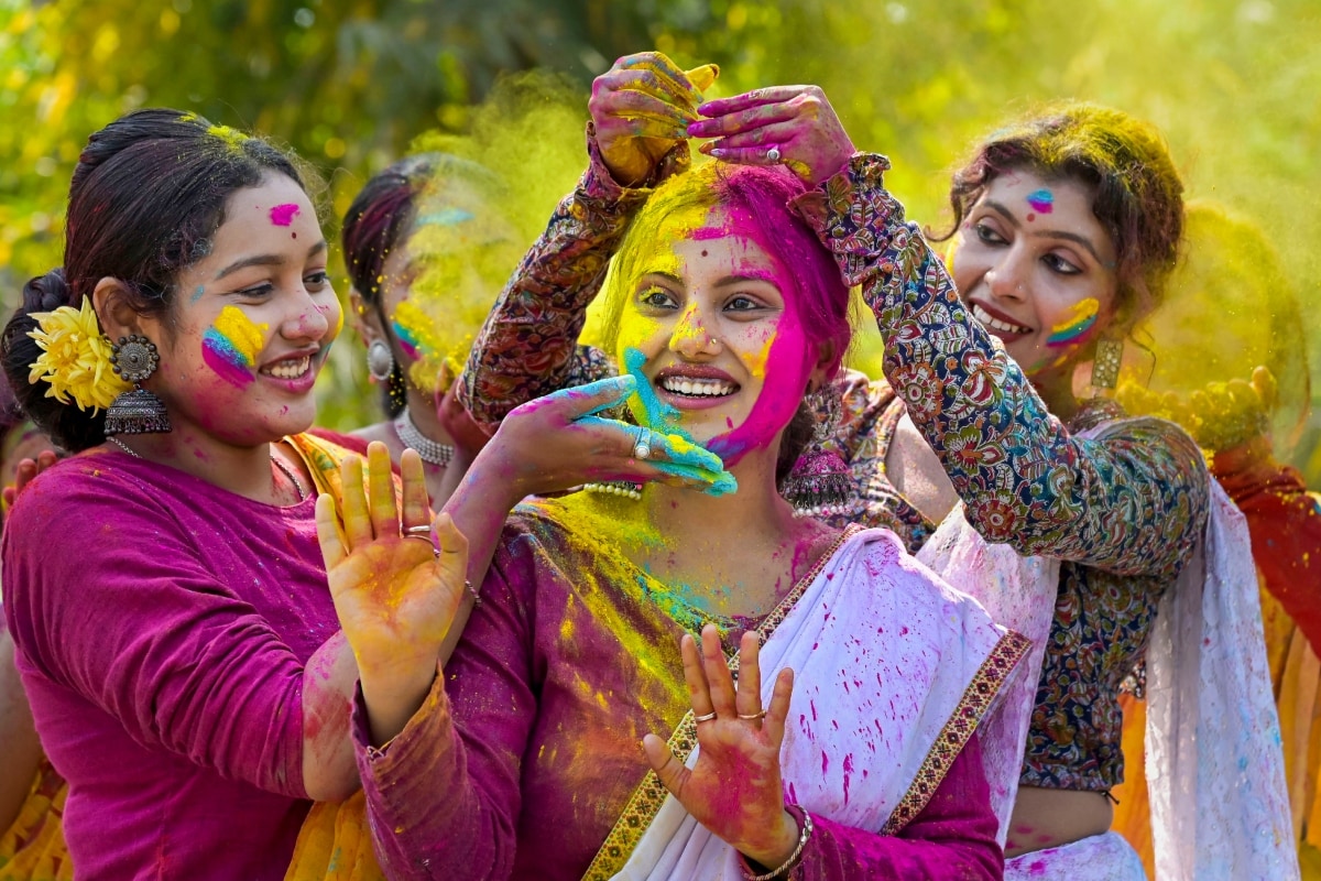 Holi Celebrations Begin With Zest & Zeal Across India | In Pics - News18