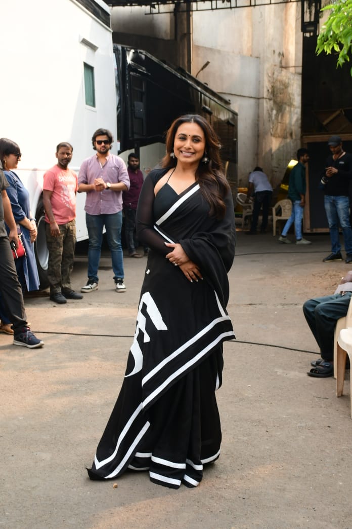 Rani Mukerji looked beautiful in a black saree with a stylish blouse. 
