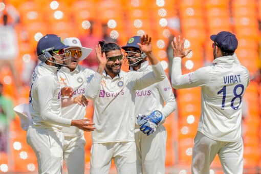 Ravindra Jadeja celebrating with the Indian players after dismissing Steve Smith (AP Image)