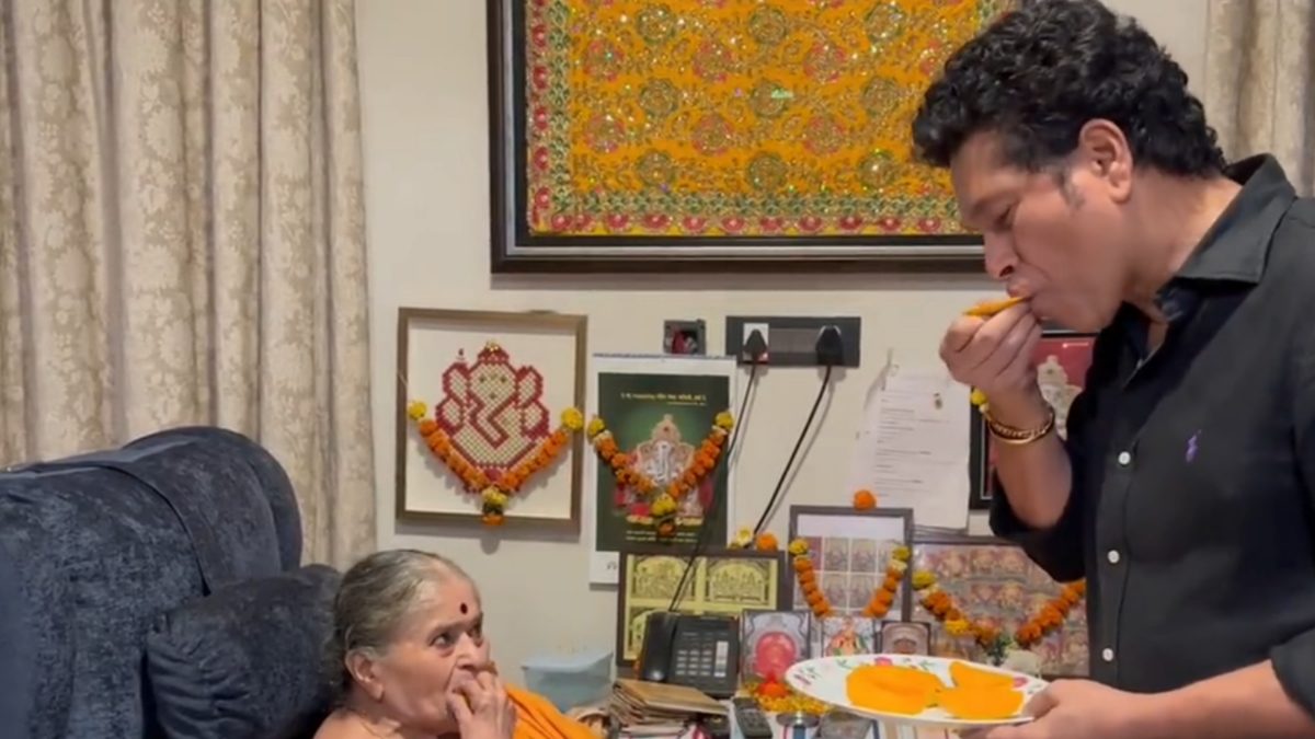 WATCH | Sachin Tendulkar Enjoys Season’s First Mango With His Mother in Heartwarming Video