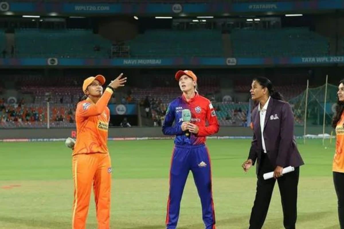 Delhi Capitals Win Toss and Choose to Bowl Against Gujarat Giants