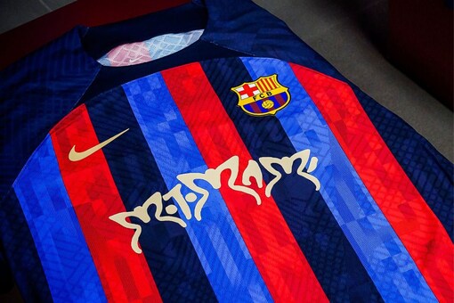 Barcelona's special Rosalia logo kit for El Clasico (Twitter) 