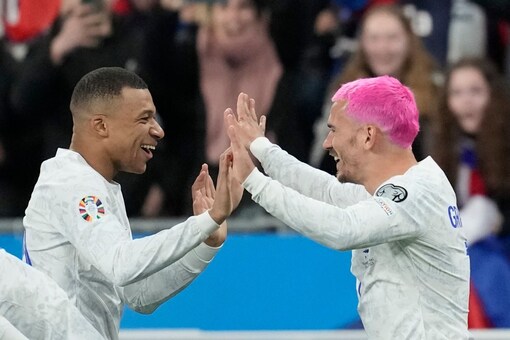 France's Antoine Griezmann, right, celebrates with France's Kylian Mbappe after scoring his side's opening goal during the Euro 2024 group B qualifying soccer match between France and the Netherlands at the Stade de France in Saint Denis, outside Paris, France, Friday, March 24, 2023. (AP Photo/Christophe Ena)