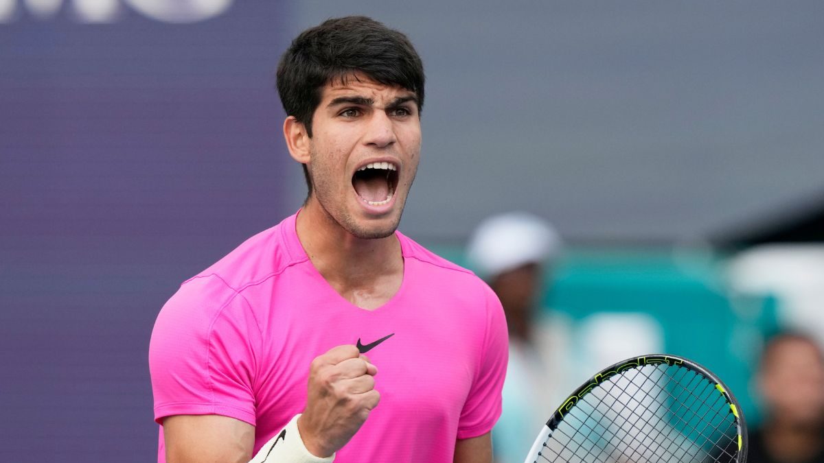 Miami Open: Carlos Alcaraz Advances to Quarters, Stefanos Tsitsipas Ousted