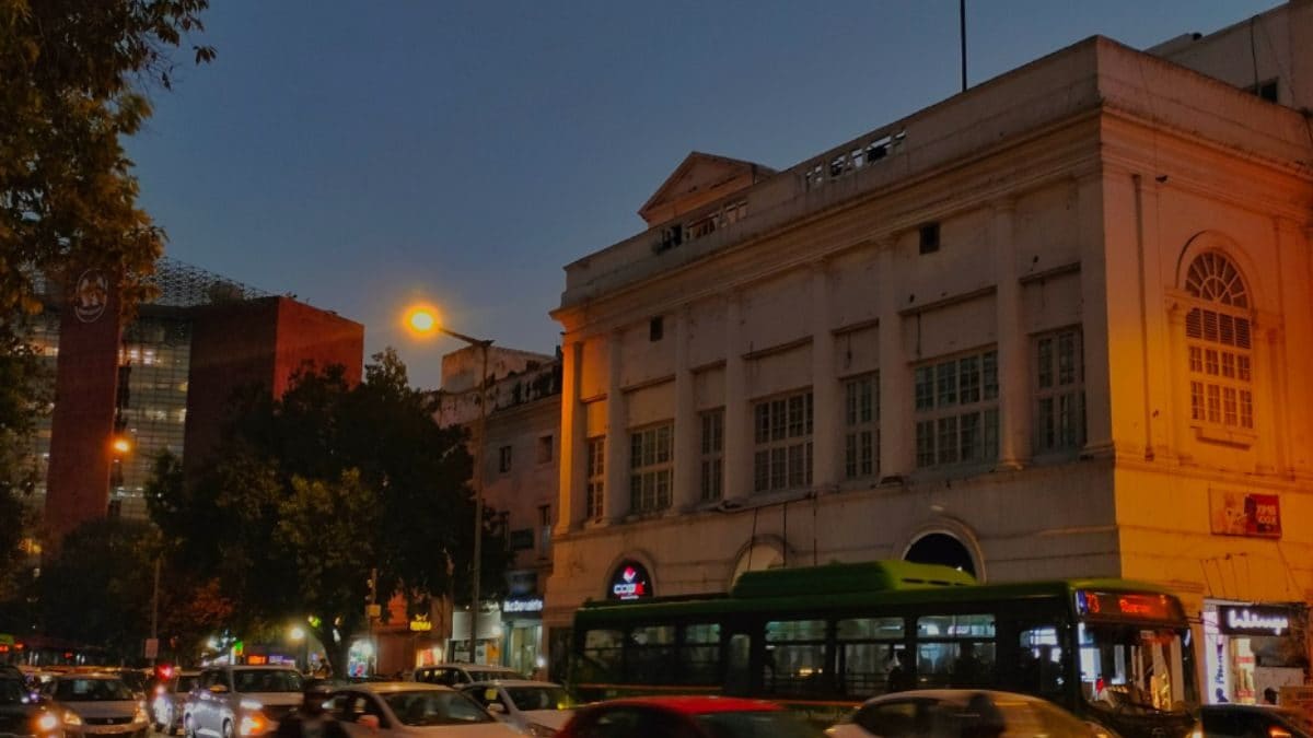 Woman Tweets on 'Walking Aimlessly' in Connaught Place And Delhiites Can Relate - Vimarsana News