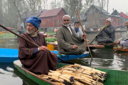Srinagar had last year got its first multiplex, an INOX, and News18 had earlier reported about plans for a giant ferris wheel in Dal Lake. (Photo: Reuters File)
