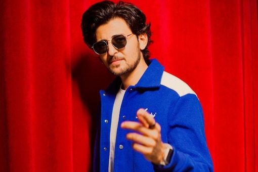 Darshan Raval answers if it is easier to become a singer in today's time because of social media. (Photo: Instagram) 