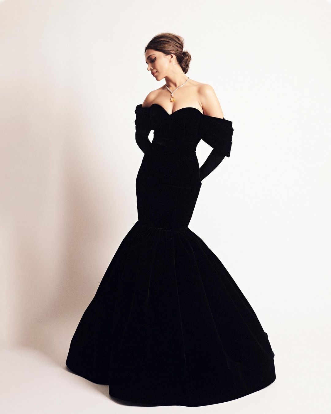 Oscars 2023: Deepika Padukone Exudes Elegance And Glamour In Black