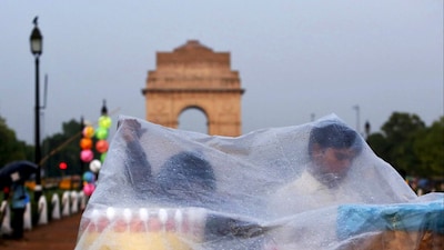 Light Intensity Drizzle Rain Lashes Parts of Delhi, IMD Issues Thunderstorm Alert Across ...