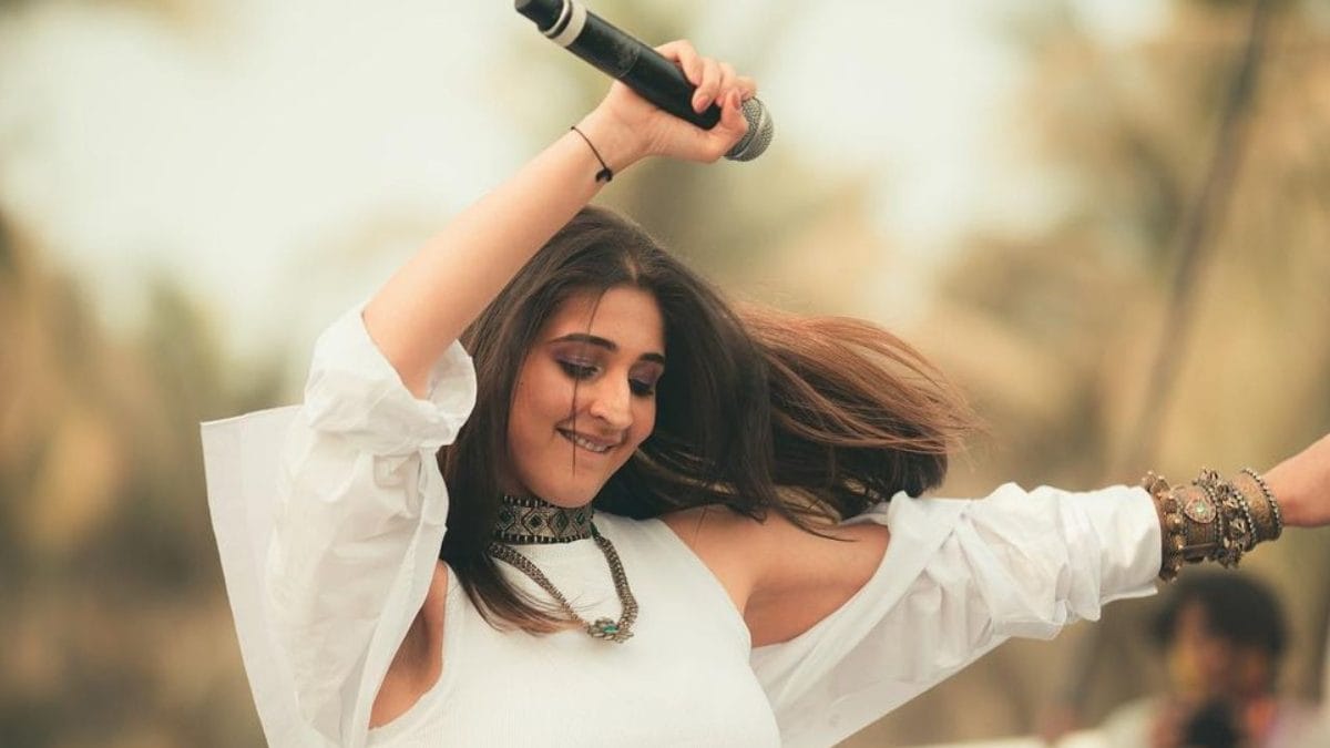 Happy Birthday Dhvani Bhanushali: Five Songs By The Singer That Will Strike a Chord With You