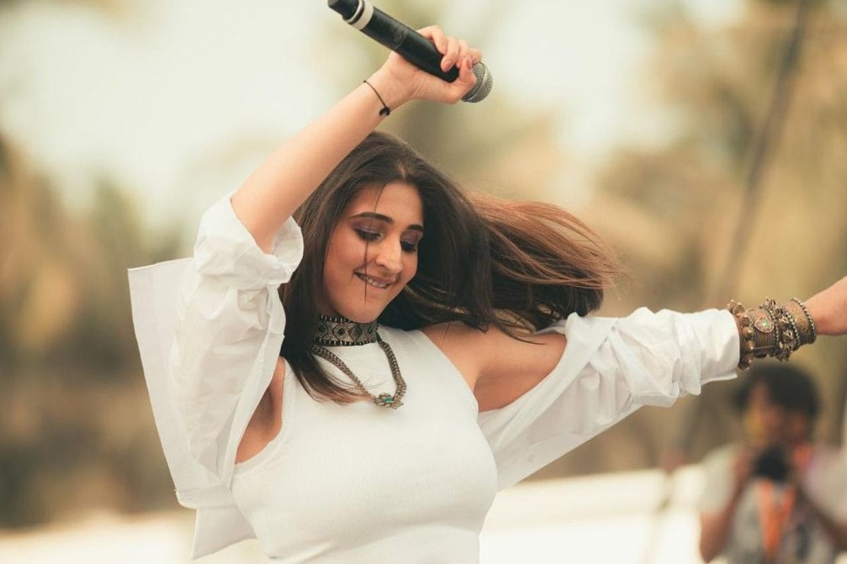 Dhvani Bhanushali Sex - Happy Birthday Dhvani Bhanushali: Five Songs By The Singer That Will Strike  a Chord With You - News18