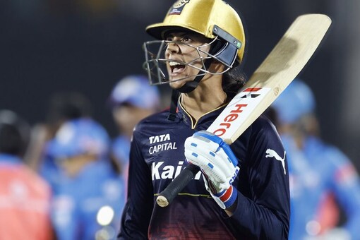 Smriti Mandhana reacts after getting dismissed against Mumbai Indians (RCB Twitter)