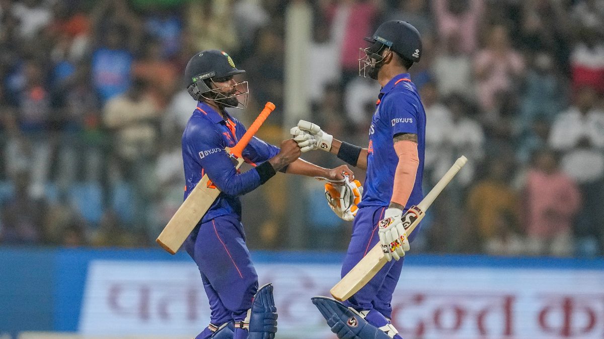 KL Rahul’s Unbeaten Fifty Bails India Out of Danger in Mumbai, Hardik Pandya & Co Beat Australia by 5 Wickets to go 1-0 Up