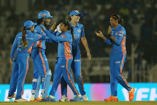 Live Score MI vs RCB WPL 2023: Mumbai Indians Continue to Dominate RCB, Richa Ghosh Falls