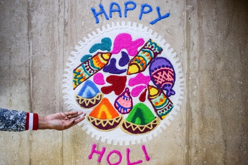 Holi 2023: Decorate Your Home With These Latest Holi Rangoli Designs ...