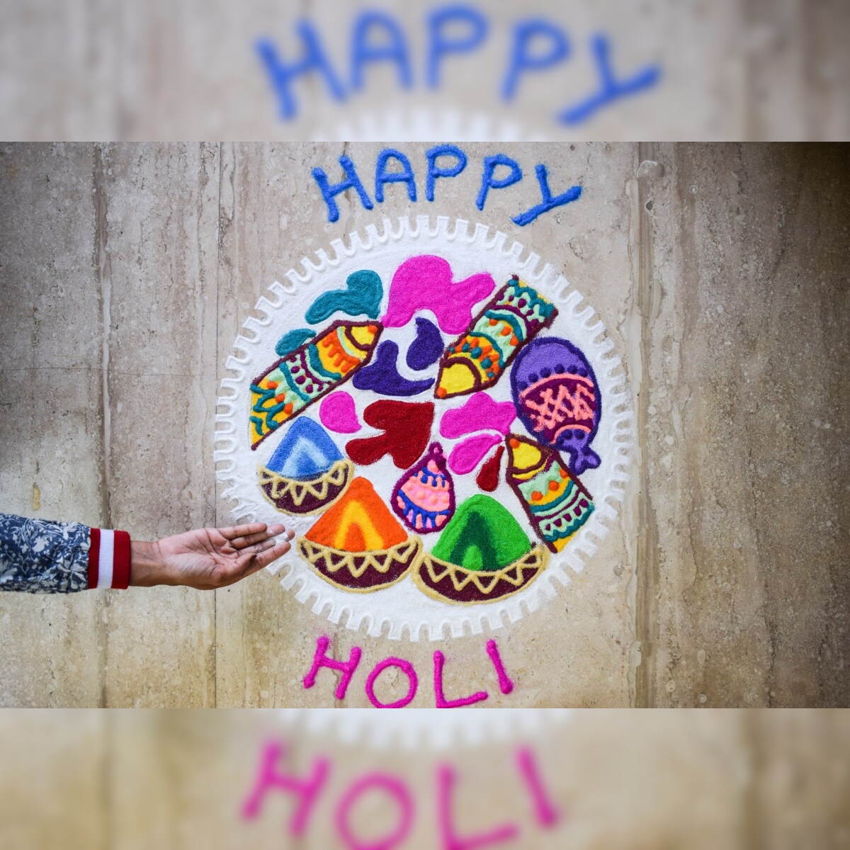 Holi 2023: From Floral To Peacock, Try These 5 Latest and Simple Rangoli  Designs