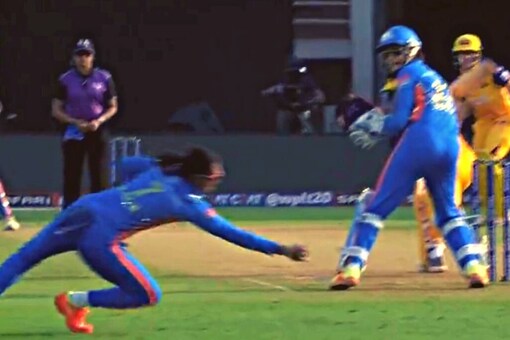 Harmanpreet takes a one-handed catch