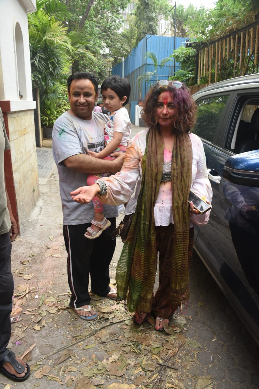 Divya Dutta and her family seen arriving at Javed Akhtar's Holi party.