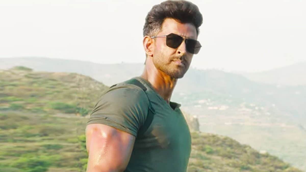 Viral Twitter Thread Featuring Hrithik Roshan Perfectly Depicts An Employee’s Life Cycle