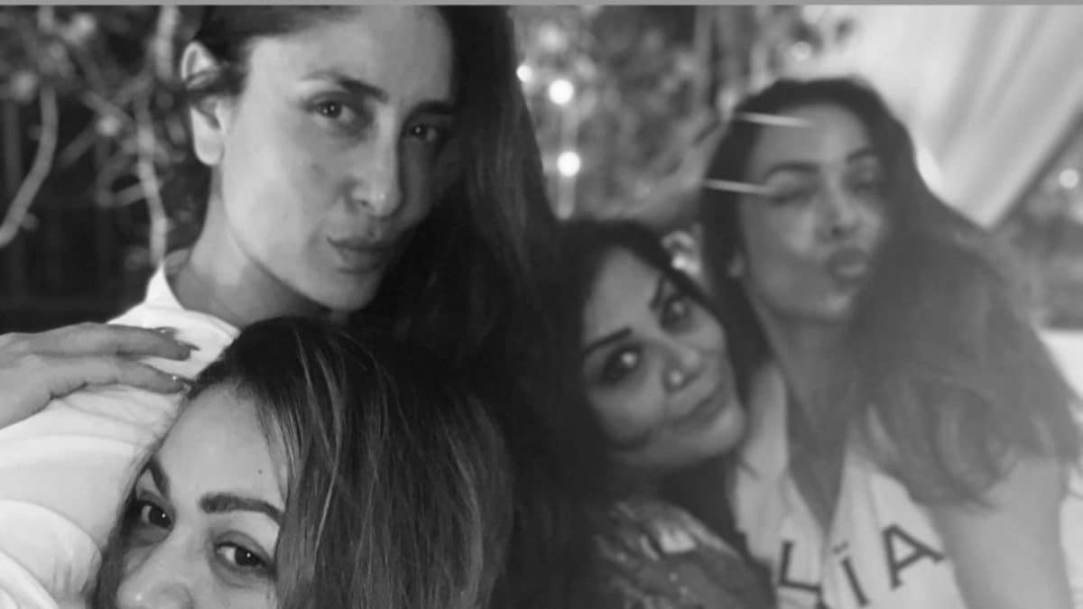 Kareena Kapoor Khan Aces Pout Game With BFFs Malaika Arora, Amrita Arora, Misses Sister Karisma Kapoor