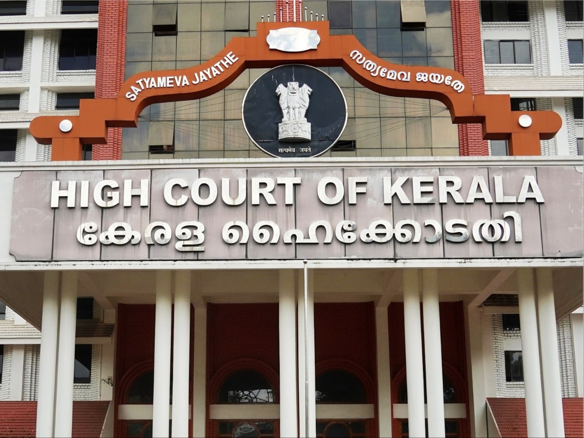 1200px x 900px - Shouldn't Tie Nudity to Sex': Kerala HC on Woman Booked For Letting Kids  Paint on Her Semi-nude Body - News18