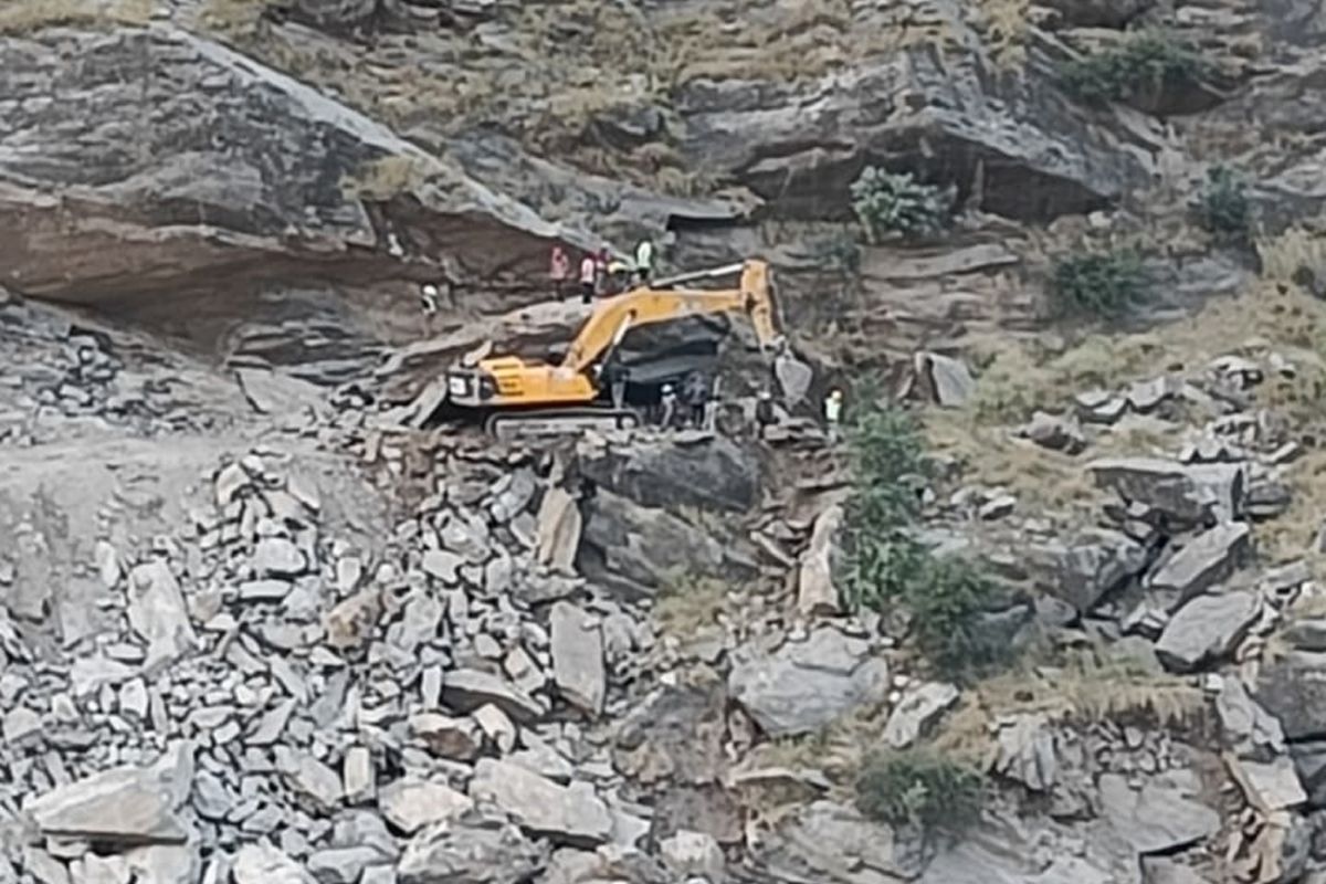 At Least 16 Dead in Ecuador Landslide