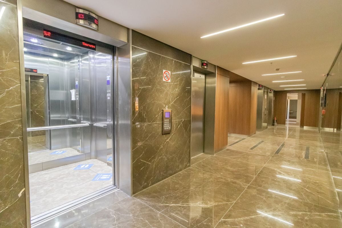 Slack Bot’s Hilarious Response to Employee Stuck in Lift Has People in Splits