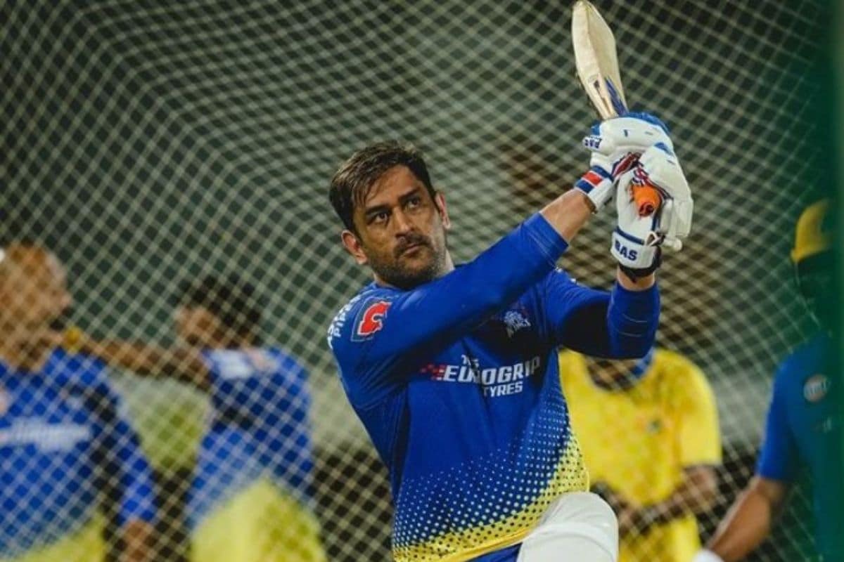WATCH: MS Dhoni Clears Chepauk Boundary With Ease as CSK Gear up for IPL Curtain Raiser Against Gujarat Titans