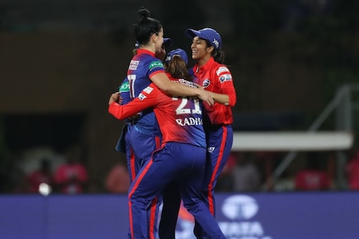 Marizanne Kapp bags the Player of the Match award for her exceptional bowling performance (Photo: wplt20.com)