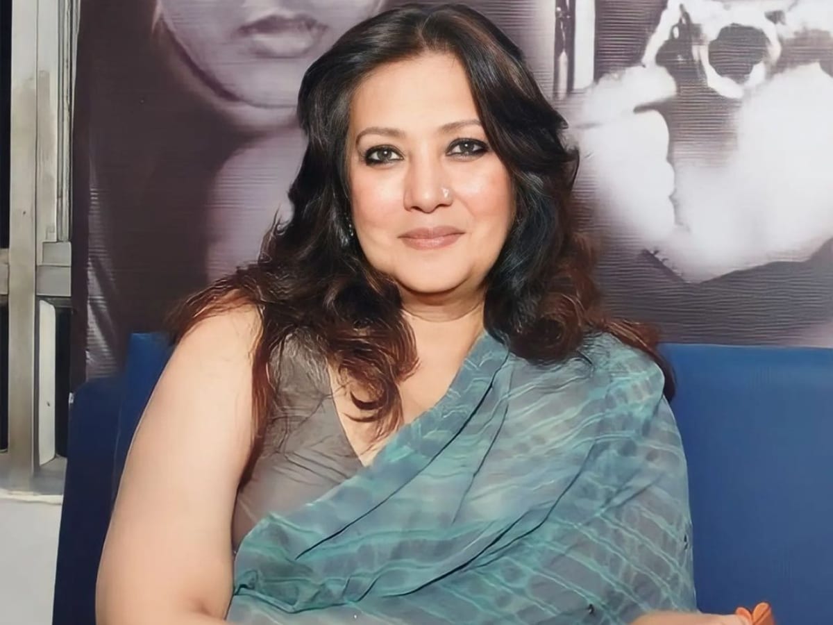 Interesting Facts About Bold Actress Moon Moon Sen Who Gave Bold Scenes In First Movie इस 