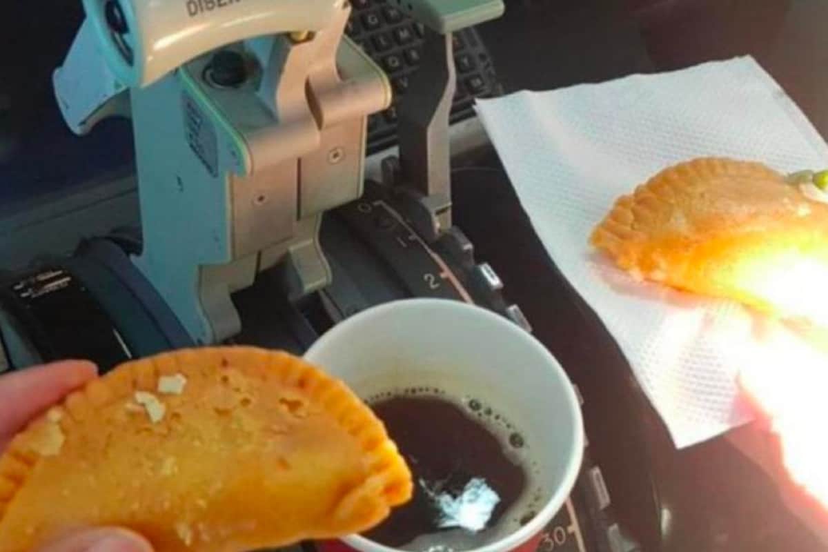 SpiceJet Pilots, Who Had Gujiya And Beverage In Cockpit, Taken Off Roster