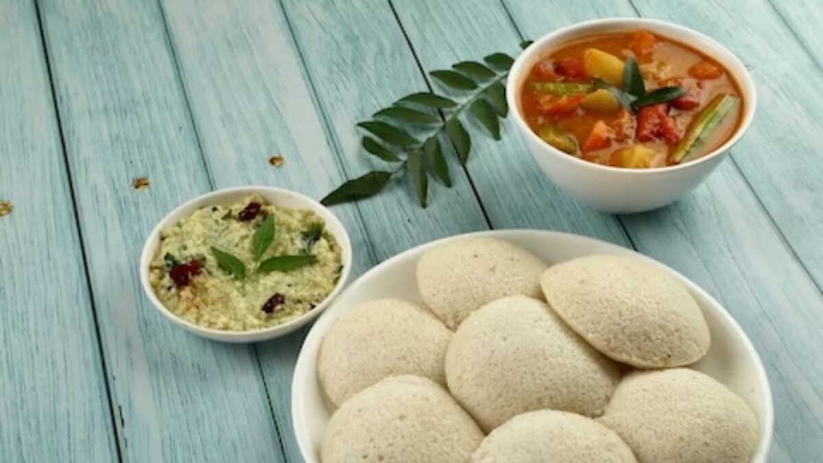 Man Calls Idli ‘Tasteless White Sponge’; Sparks Debate Online