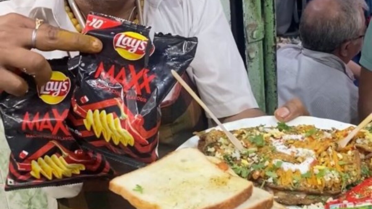 Chips Omelette: Another Bizarre Recipe Takes Over The Internet - Vimarsana News