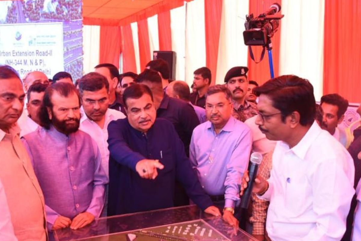 Gadkari Urges People to Buy E-Vehicles