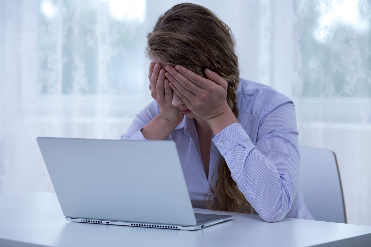 Survey Shows 8 in 10 Women in Urban India Use Internet, Demand Hotline for Online Abuse & Fraud